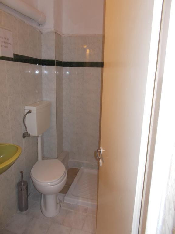 Drosia Apartments อัสโปรวาลตา ภายนอก รูปภาพ