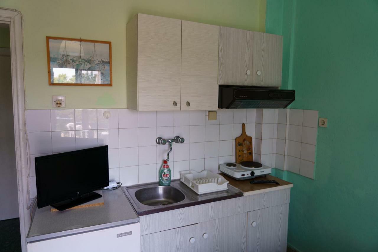 Drosia Apartments อัสโปรวาลตา ภายนอก รูปภาพ